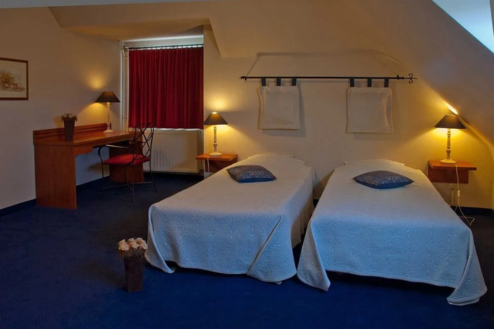 Room 3 of 12