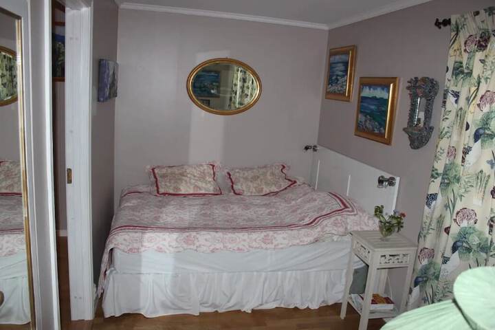 Room 2 of 25