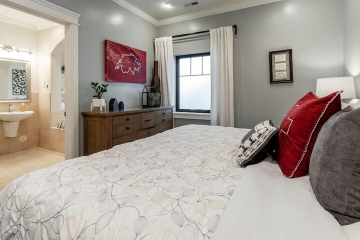 Room 5 of 188