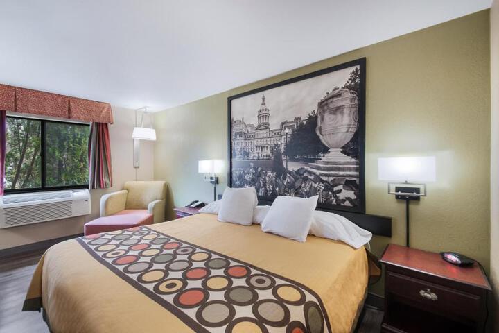 1 King Bed (1 of 10)
