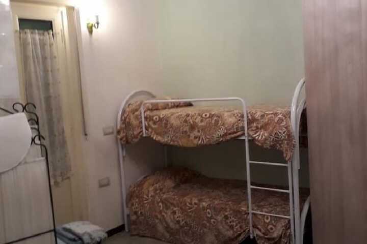 Room 10 of 25