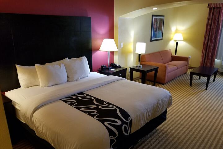 1 King Bed Efficiency (19 of 25)