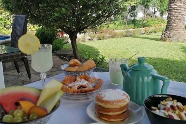 Breakfast/Coffee Service 24 of 35