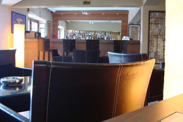 Lounge 37 of 43