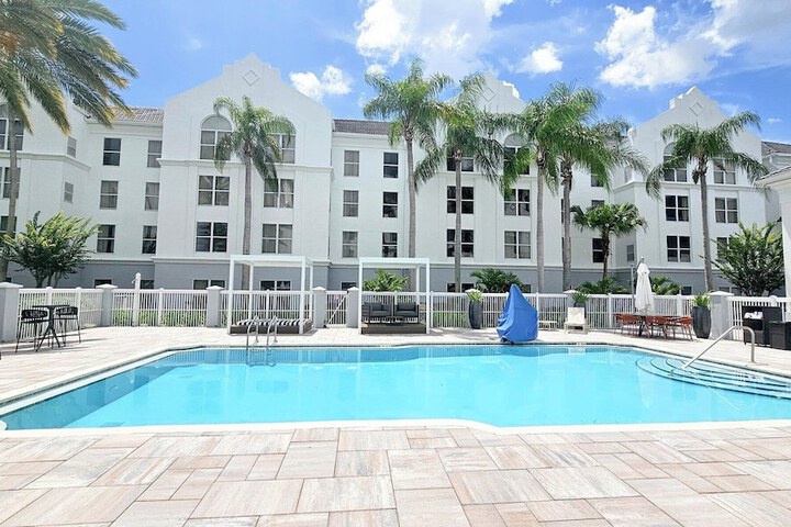 Pool Hotel