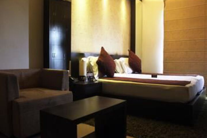 Room 7 of 18