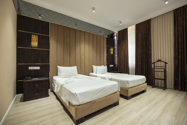 Room 12 of 37