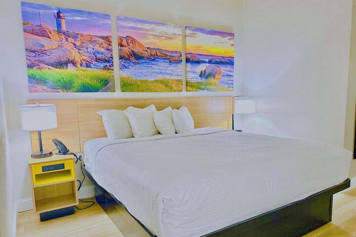 1 King Bed (2 of 8)
