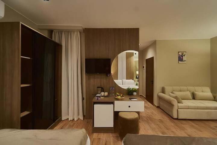 Room 41 of 83
