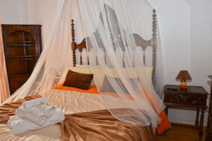 Room 13 of 20