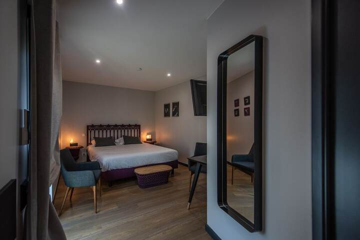 Room 5 of 70