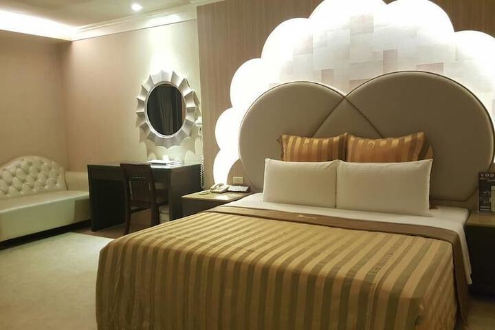 Room 6 of 24