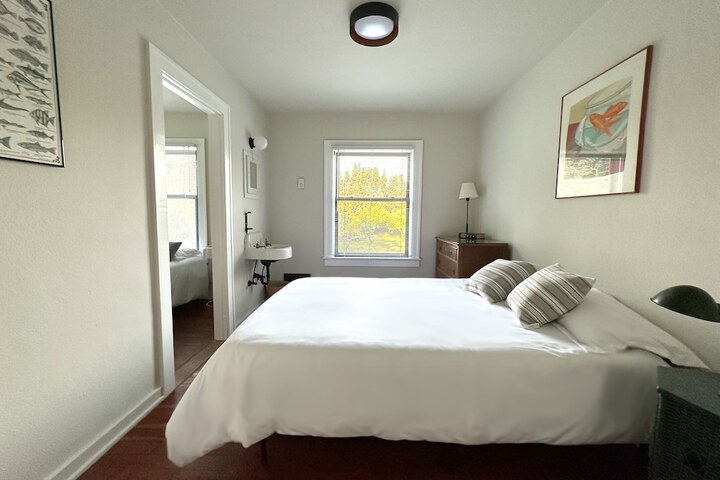 Room 4 of 62