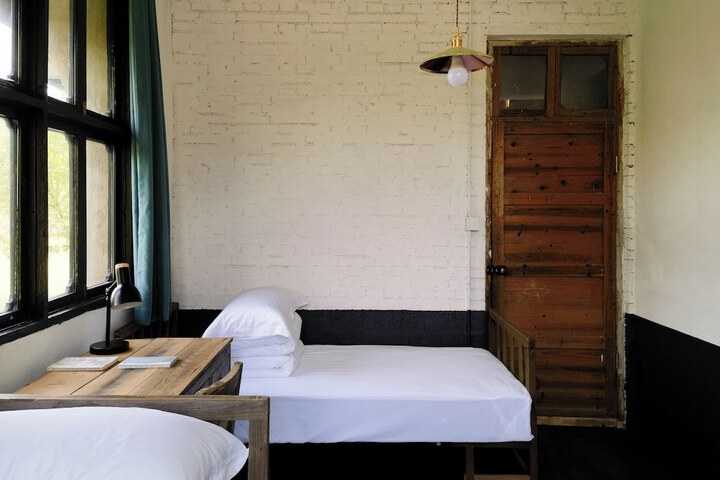 Room 62 of 223