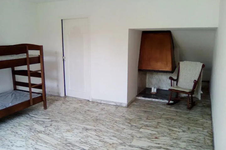 Room 5 of 11