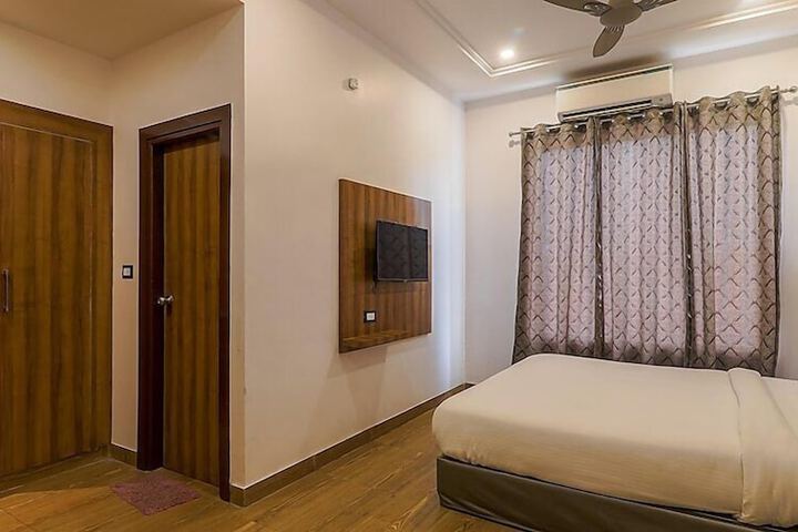 Room 3 of 16