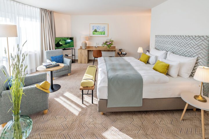 Room 4 of 32