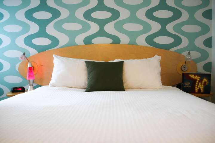 Room 10 of 37