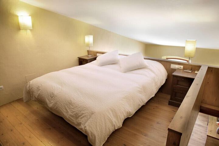 Room 3 of 32