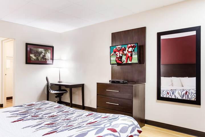 ADA Accessible King Suite (4 of 5)