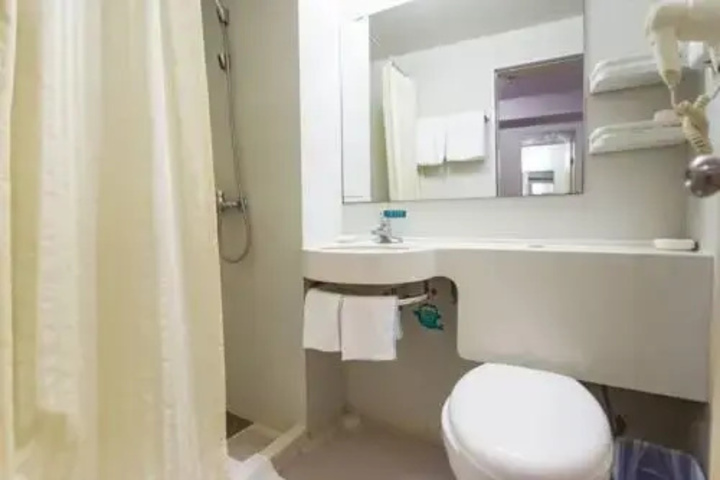 Room 10 of 22