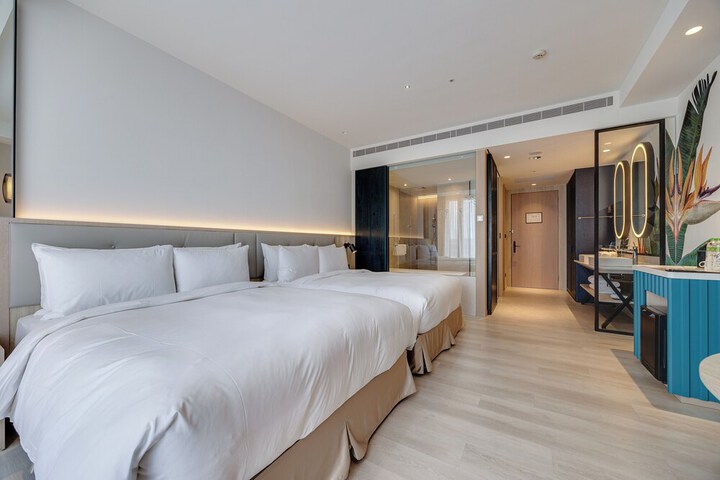 Room 10 of 85
