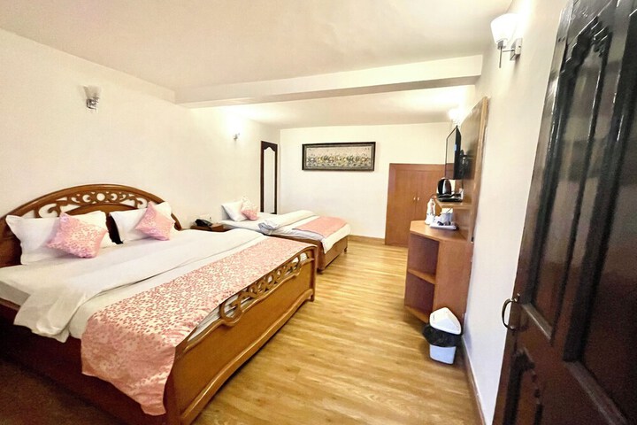 Room 2 of 38