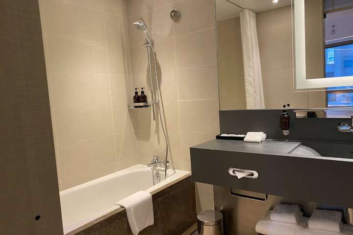 Room 8 of 40