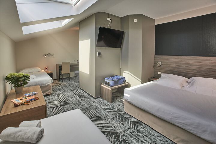 Room 34 of 105