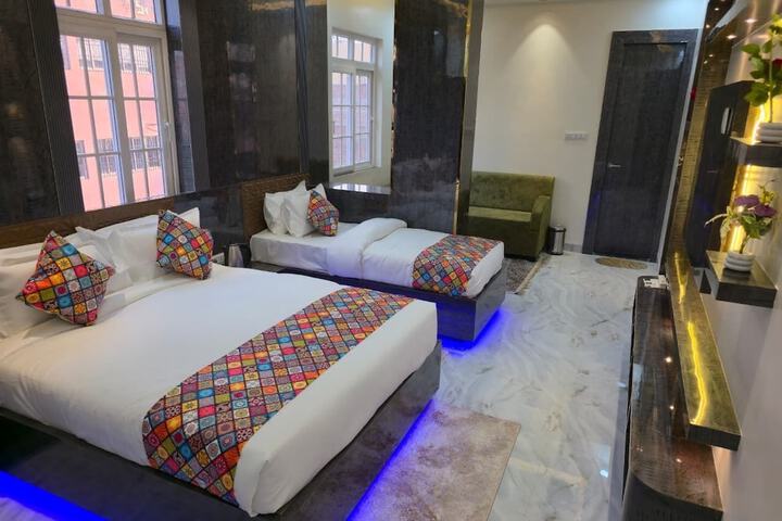 Room 2 of 6