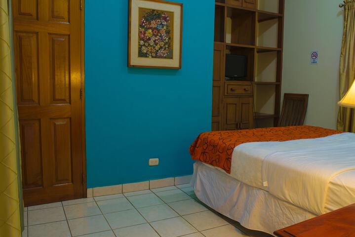 Room 17 of 39