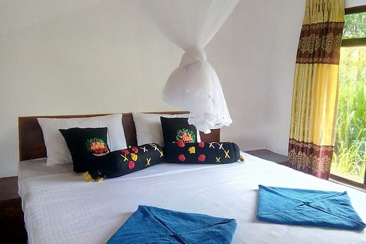 Room 6 of 18