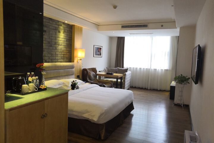 Room 3 of 8