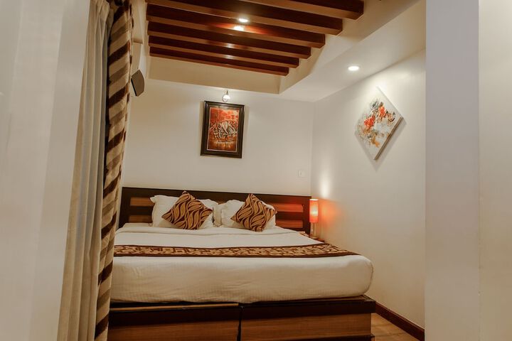 Room 13 of 87
