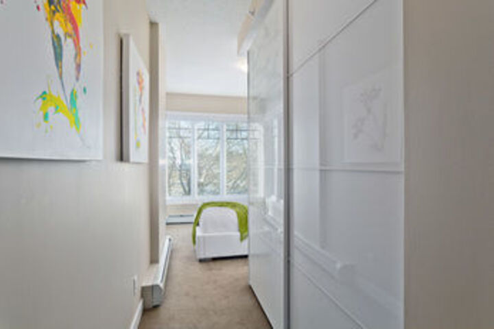 Room 9 of 19