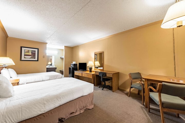 2 Double Beds (3 of 7)