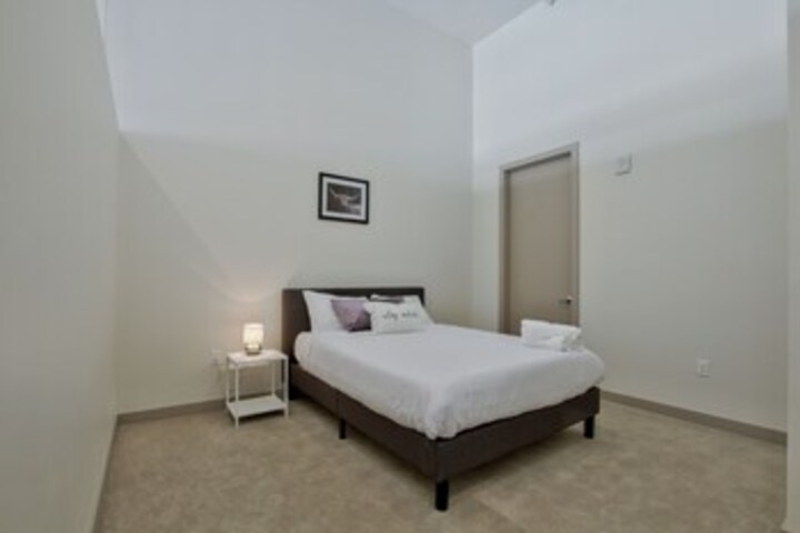 Room 305 of 328