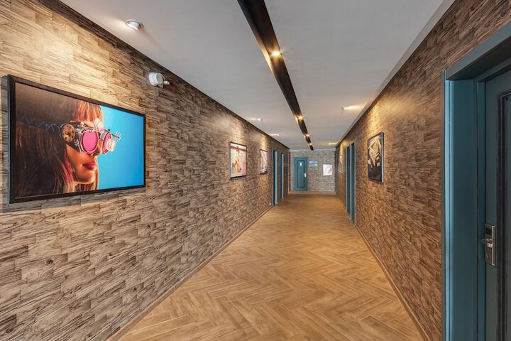 Ballroom/Hall 84 of 92