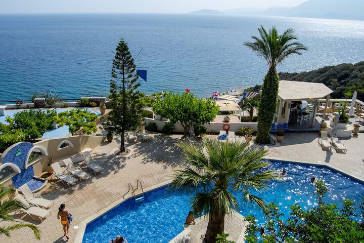 Hotel with Pool