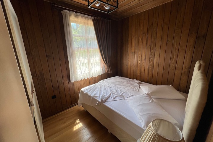 Room 2 of 8