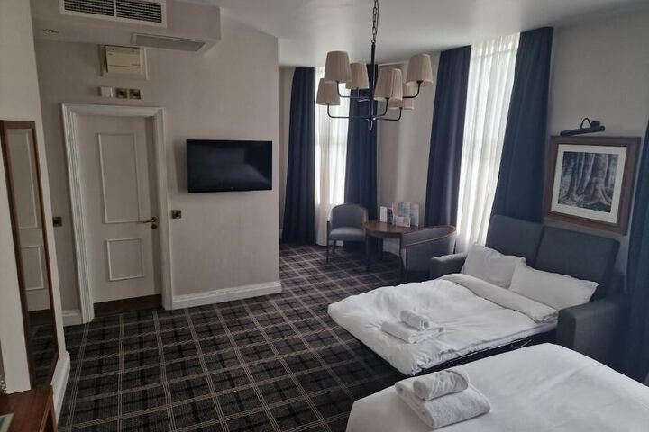 Room 9 of 36