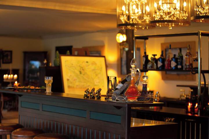 Lounge 77 of 135