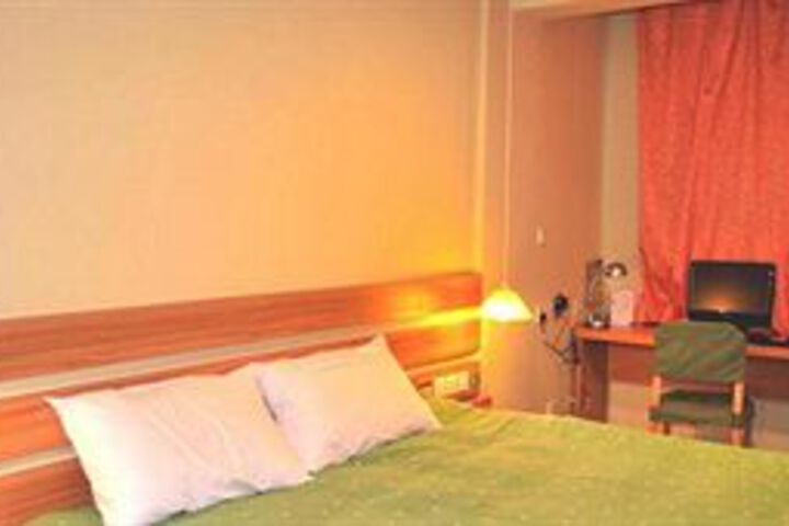 Room 9 of 10