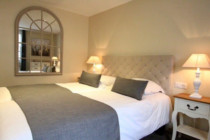 Room 4 of 115