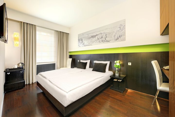 Room 6 of 54