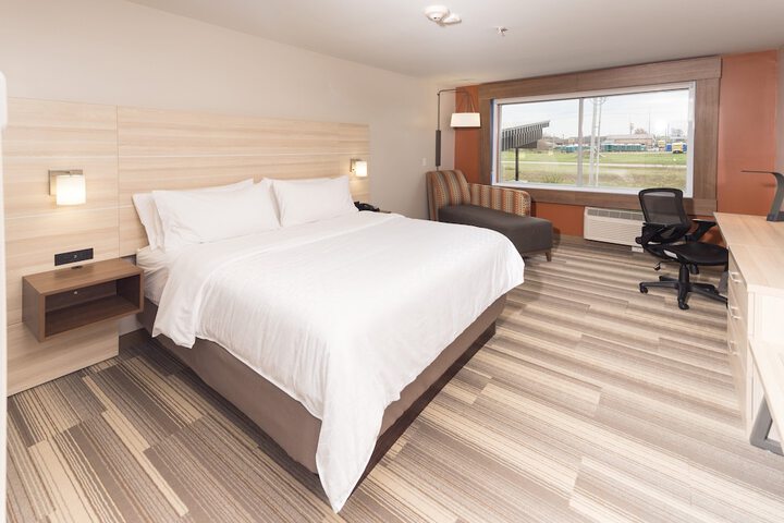 2 Queen Beds (7 of 10)