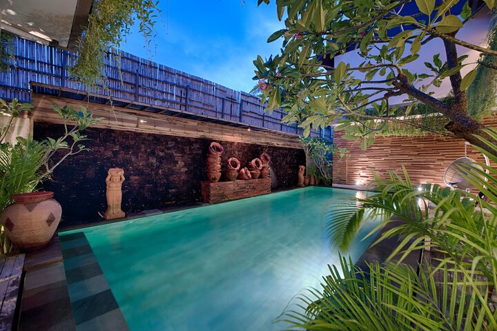 Hotel Pool