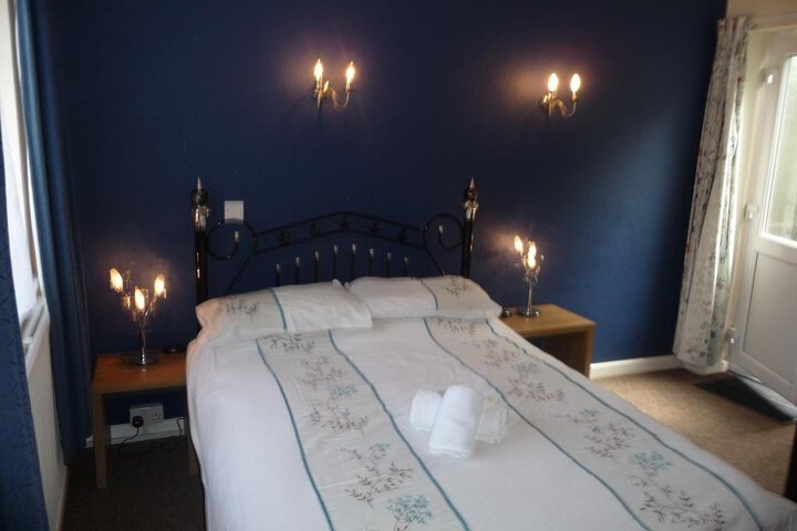 Room 13 of 17