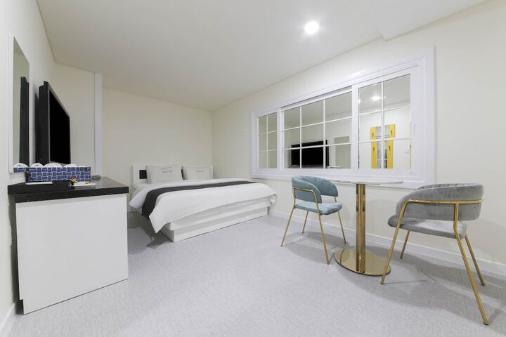 Room 40 of 80