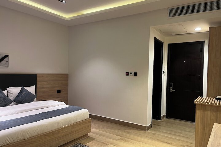 Room 5 of 48
